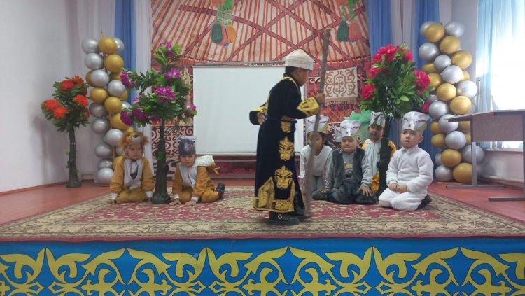 "Мектеп және театр"