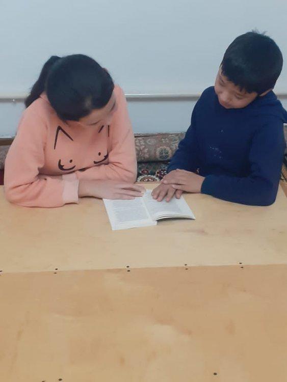 "Ергөбек" негізгі орта мектебінің 4 -сынып оқушылары Кітаппен өткен демалыс күнім қызықты"