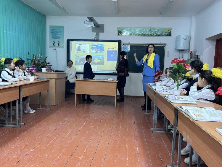 " Жарқын болашаққа- терең  тарих, еркін тіл"