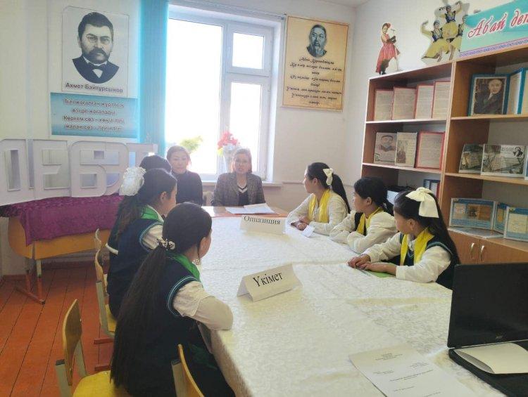 "Әлеуметтік желінің пайдасы мен зияны"